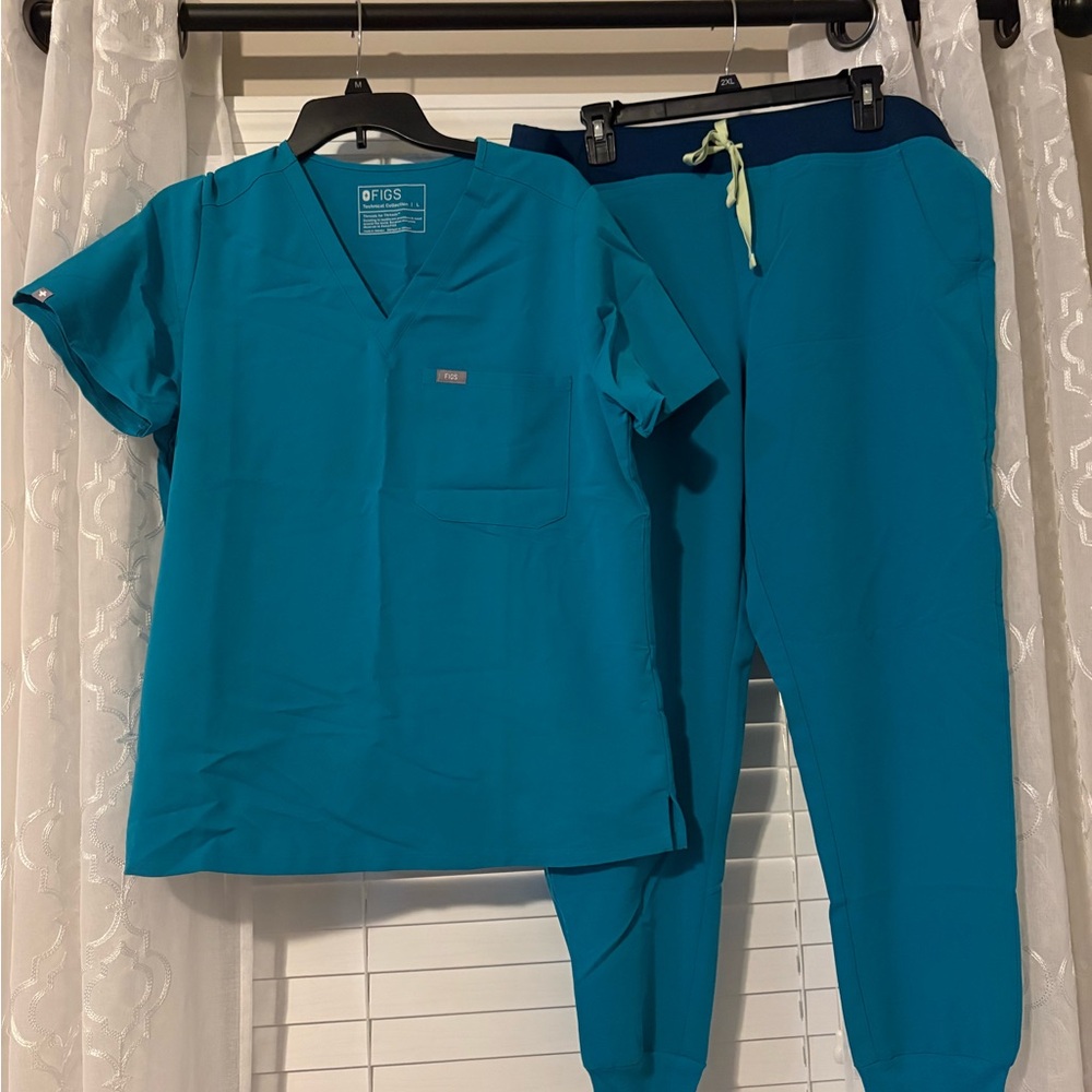 Figs Teal Scrub Set with Jogger Pants